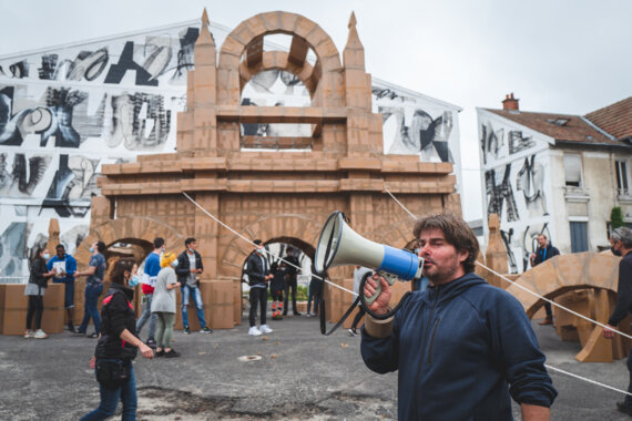 Ateliers - Construction monumentale en cartons