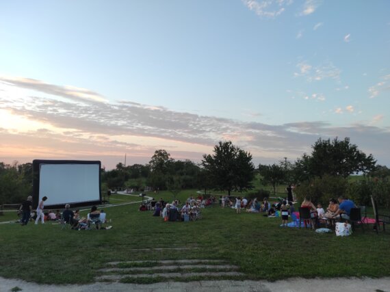 Damassine : Séance de cinéma en plein-air