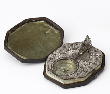 Atelier des vacances «  Entre cadrans et boussoles  »