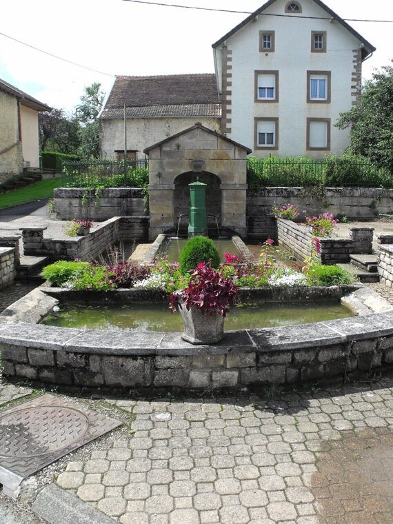 Fontaine à Semondans, Doubs, France