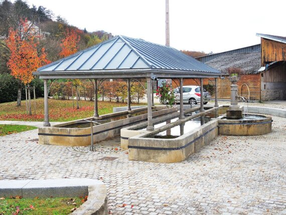Fontaine-lavoir du bas du village