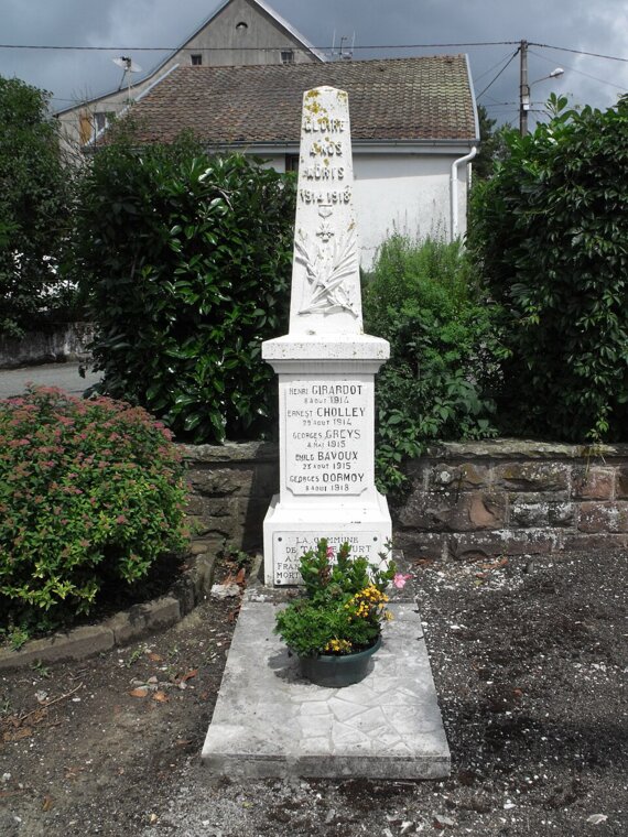 Le monument aux morts.
