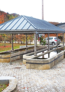 Fontaine-lavoir du bas du village